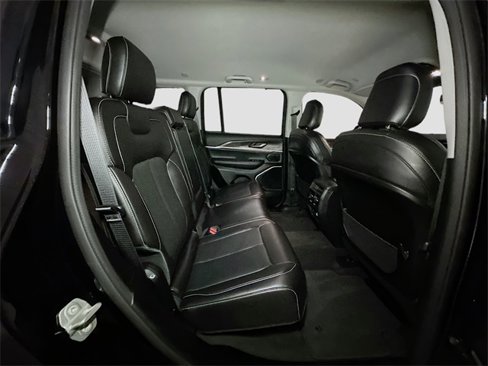 Certified 2022 Jeep Grand Cherokee Limited w/ Luxury Tech Group II image 21