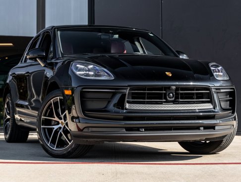 Certified 2023 Porsche Macan image 6