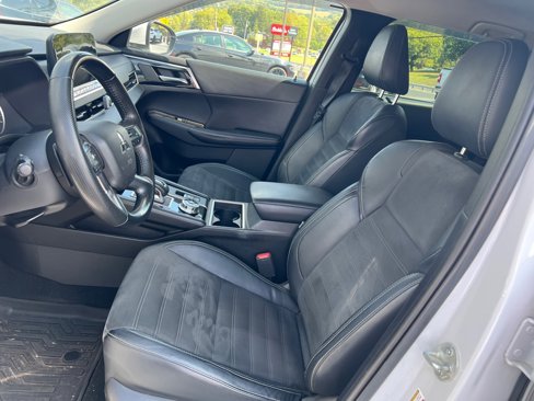 Used 2022 Mitsubishi Outlander SE image 5