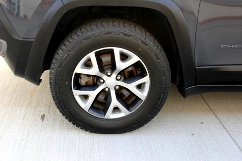 Used 2017 Jeep Cherokee Trailhawk image 39