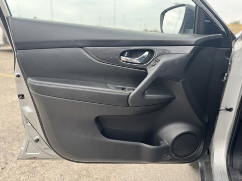 Used 2020 Nissan Rogue SV image 5