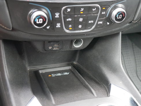 Used 2022 Chevrolet Traverse LT w/ LT Premium Package image 17