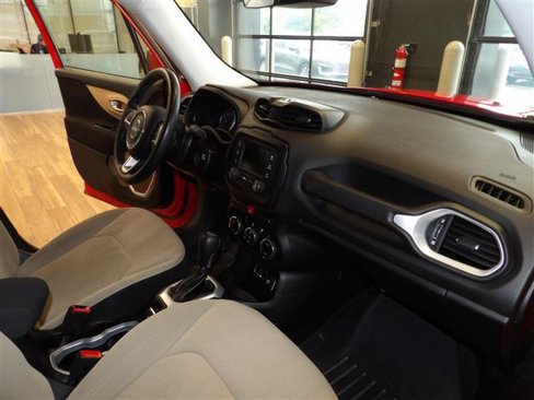 Used 2015 Jeep Renegade Latitude w/ Popular Equipment Group image 13
