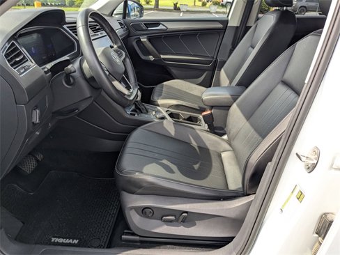 Used 2022 Volkswagen Tiguan SE image 15