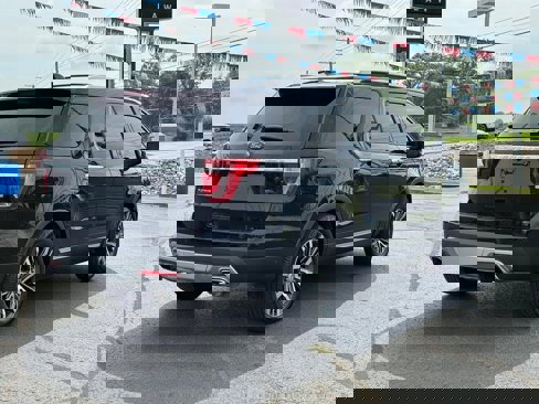 Used 2017 Ford Explorer Platinum image 5