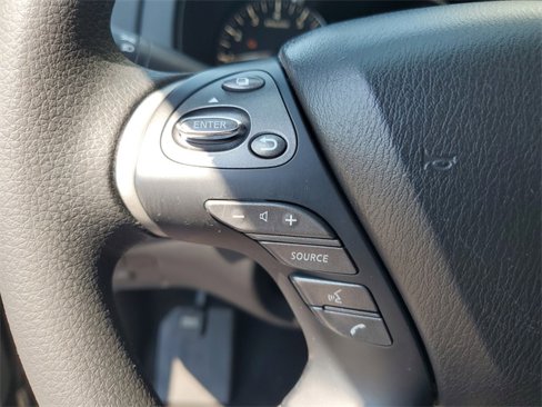Used 2019 Nissan Pathfinder S image 19