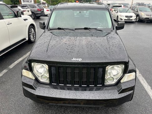 Used 2009 Jeep Liberty Sport image 2