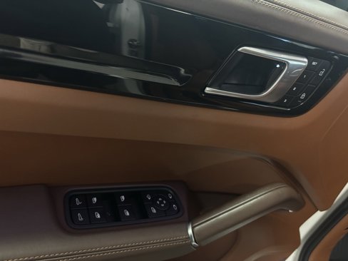 Certified 2023 Porsche Cayenne S image 8