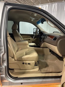 Used 2011 Chevrolet Silverado 2500 LTZ image 23