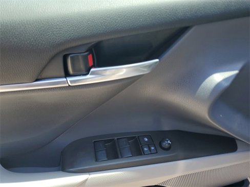 Used 2024 Toyota Camry SE image 18