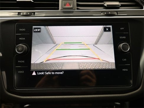 Used 2021 Volkswagen Tiguan SE image 20