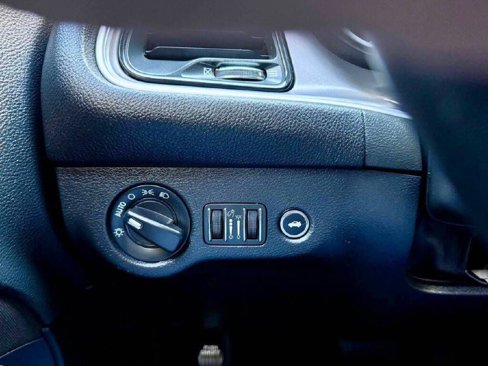 Used 2019 Dodge Challenger SXT image 18