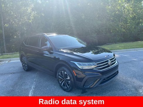 Used 2022 Volkswagen Tiguan S image 2