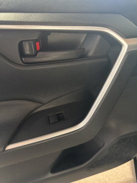 Used 2019 Toyota RAV4 LE image 27