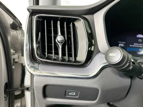 Certified 2025 Volvo S60 B5 Core image 10