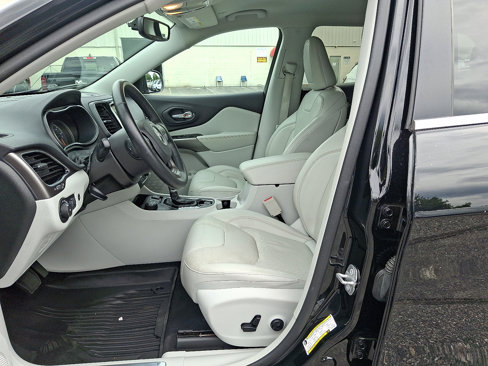 Used 2019 Jeep Cherokee Limited image 15