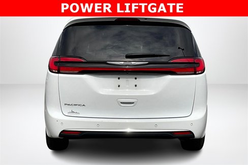 Used 2023 Chrysler Pacifica Touring-L image 6