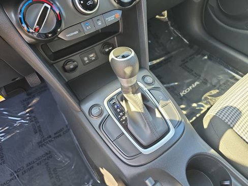 Used 2020 Hyundai Kona SE image 17