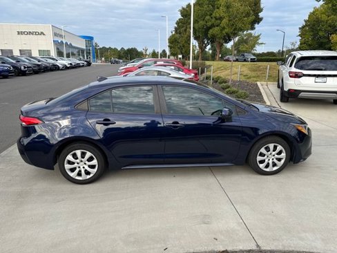 Used 2022 Toyota Corolla LE image 9