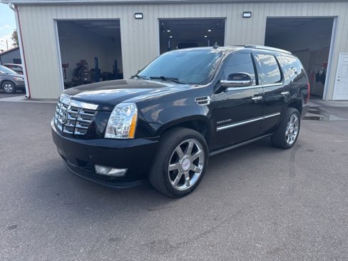 Used 2011 Cadillac Escalade Premium image 7