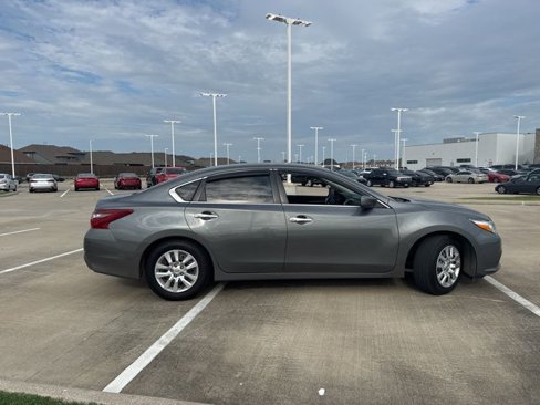 Used 2018 Nissan Altima 2.5 S image 2