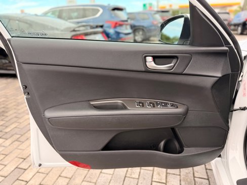 Used 2020 Kia Optima LX image 8