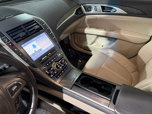 Used 2020 Lincoln MKZ Reserve w/ Elements Package image 28