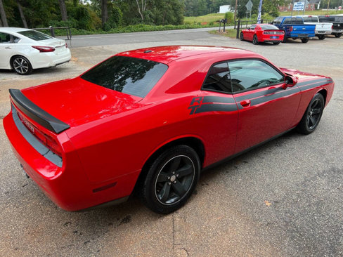 Used 2014 Dodge Challenger SXT image 4