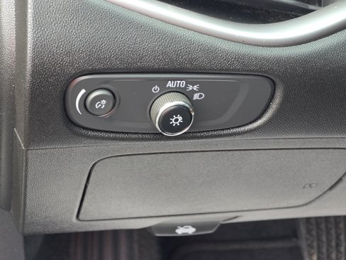 Used 2022 Chevrolet Malibu LT image 8