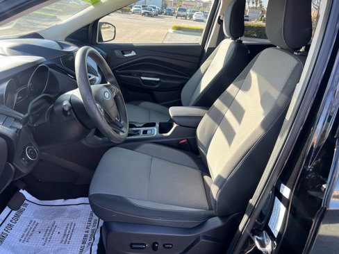Used 2019 Ford Escape SE image 12
