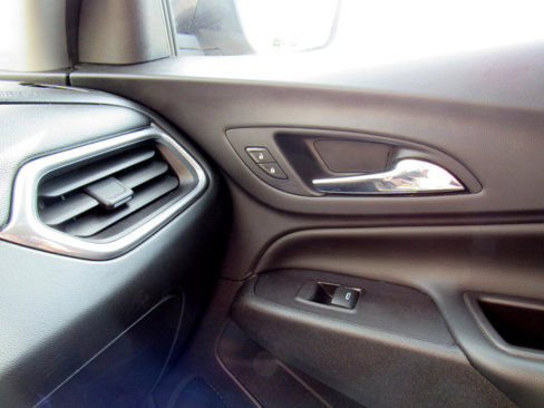 Used 2020 Chevrolet Equinox LT image 23