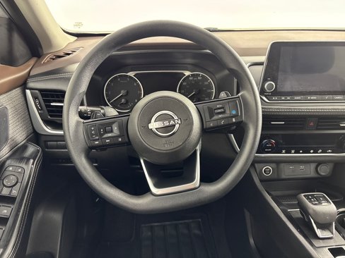 Used 2023 Nissan Rogue SV image 16