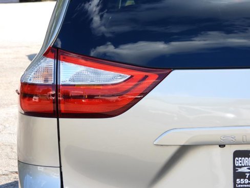 Used 2015 Toyota Sienna XLE image 15