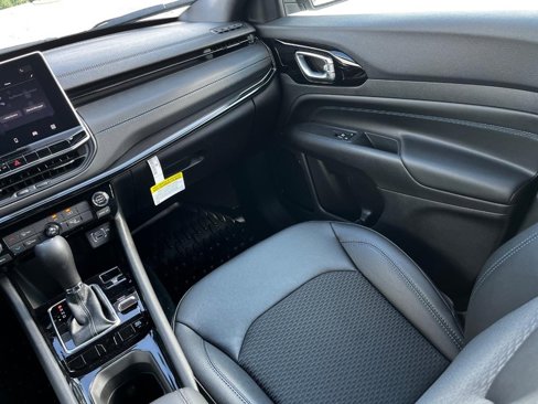 New 2025 Jeep Compass Latitude w/ Altitude Special Edition image 10