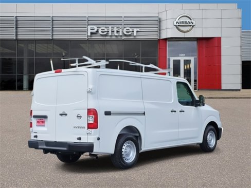 Used 2018 Nissan NV 3500 S image 5