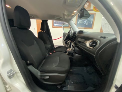 Used 2015 Jeep Renegade Latitude w/ Popular Equipment Group image 17