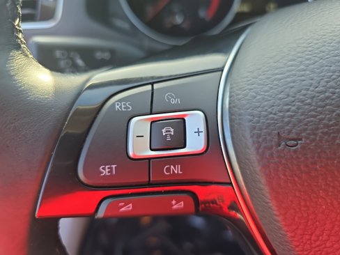 Used 2018 Volkswagen Passat 2.0T SE image 17