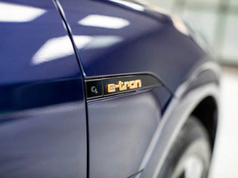 Used 2023 Audi e-tron Premium Plus w/ Premium Plus Package image 12