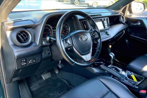 Used 2018 Toyota RAV4 SE image 15