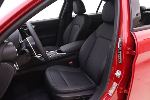 New 2024 Alfa Romeo Giulia Sprint image 7