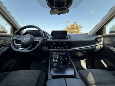 Used 2023 Nissan Rogue SV image 30