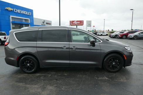 Used 2021 Chrysler Pacifica Touring-L image 4