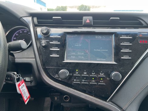 Used 2018 Toyota Camry L image 10