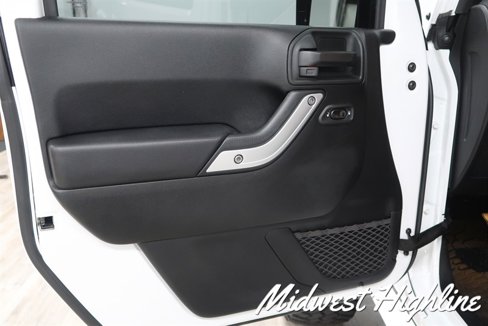 Used 2017 Jeep Wrangler Unlimited Sahara w/ Connectivity Group image 27