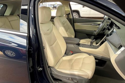 Used 2017 Cadillac XT5 Luxury w/ Driver Awareness Package image 9