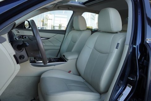 Used 2018 INFINITI Q70 Luxe image 23