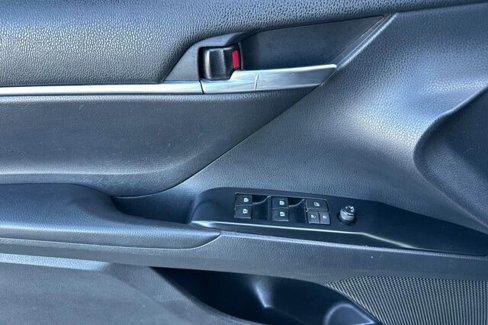 Used 2020 Toyota Camry LE image 11