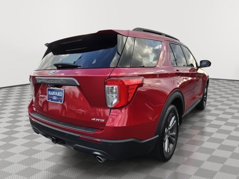 Used 2021 Ford Explorer XLT w/ Equipment Group 202A image 4