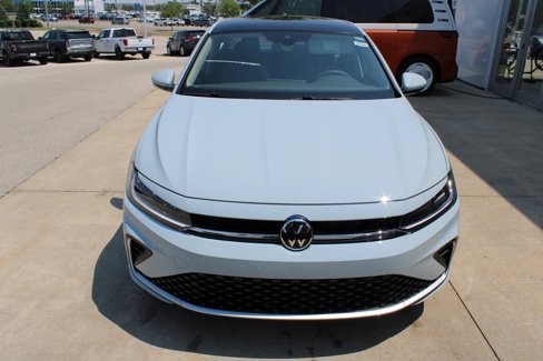 New 2025 Volkswagen Jetta SE image 2