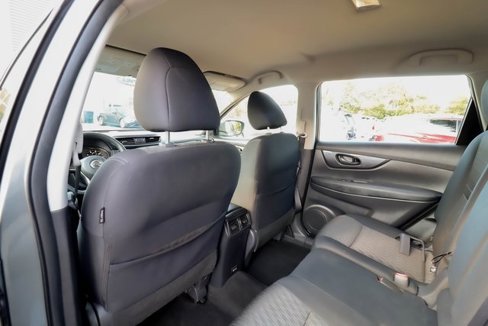 Used 2020 Nissan Rogue S image 40